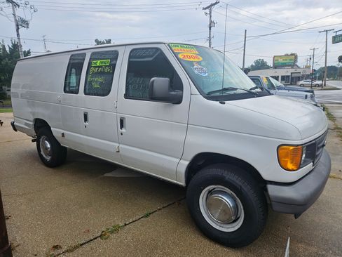 Used 2006 Ford E-250 and Econoline 250 Extended RWD image 2