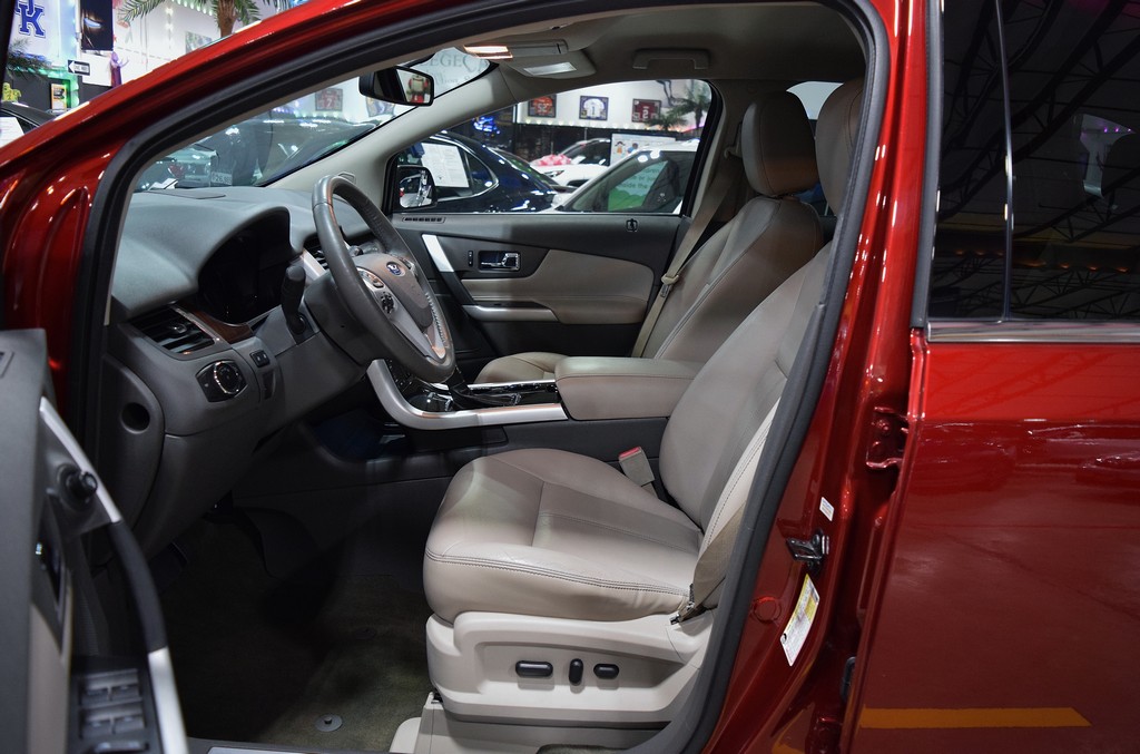 Used 2013 Ford Edge Limited FWD image 16