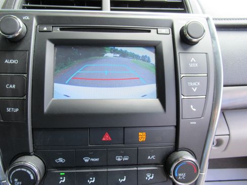 Used 2015 Toyota Camry LE FWD image 14