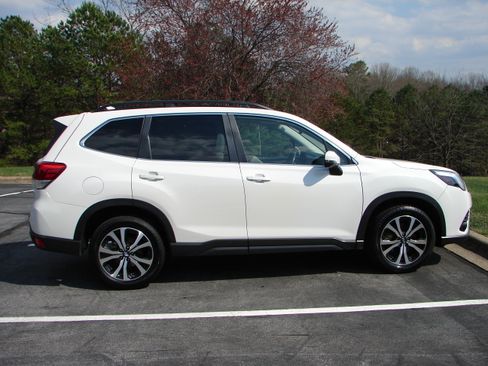 Used 2022 Subaru Forester Limited image 12