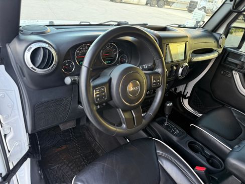 Used 2015 Jeep Wrangler 4WD Unlimited Sahara image 14