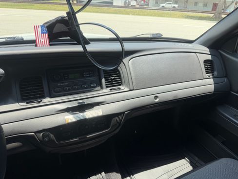 Used 2010 Ford Crown Victoria Police Interceptor RWD image 16