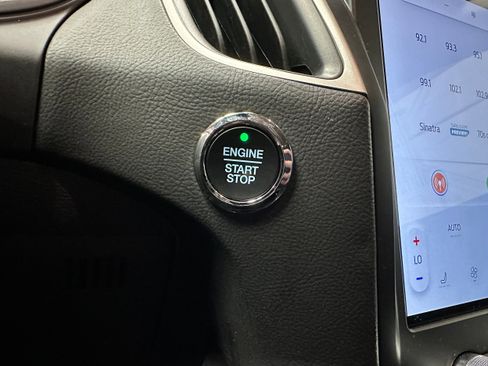 Certified 2024 Ford Edge SEL image 17