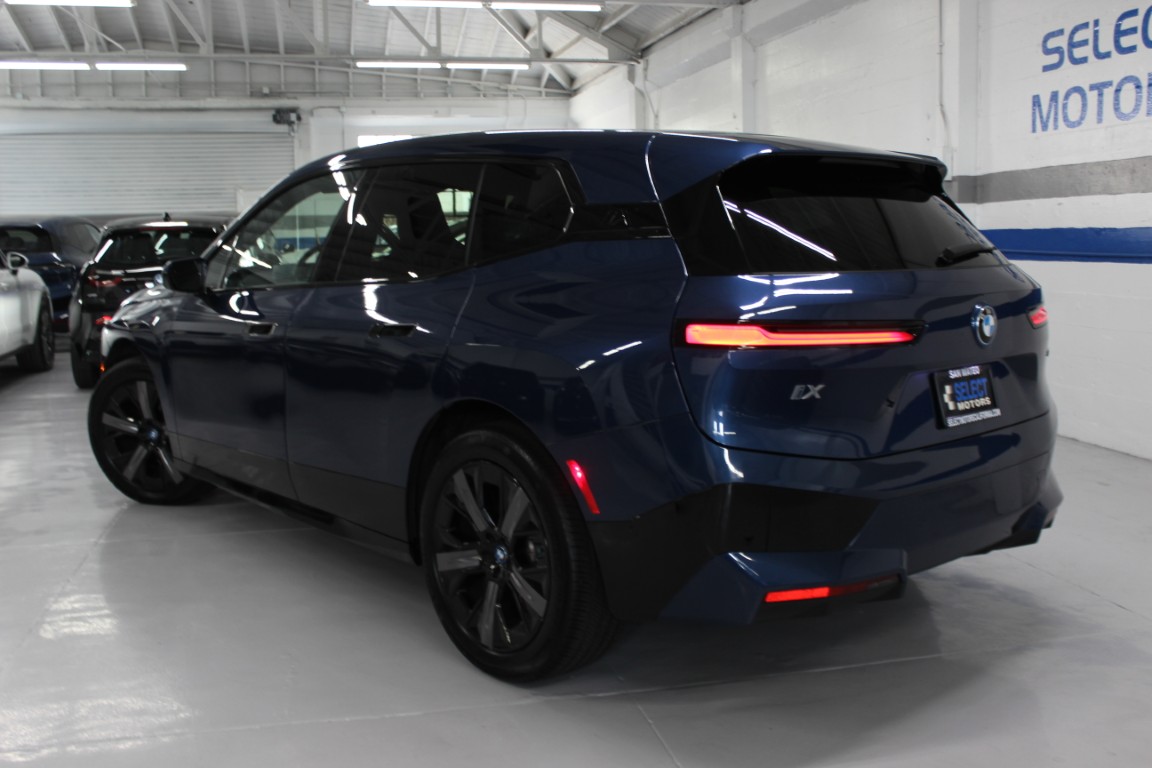Used 2024 BMW iX xDrive50 AWD/4WD image 12