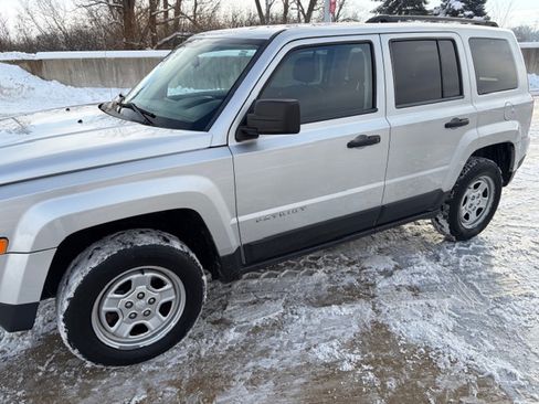 Used 2014 Jeep Patriot Sport image 2