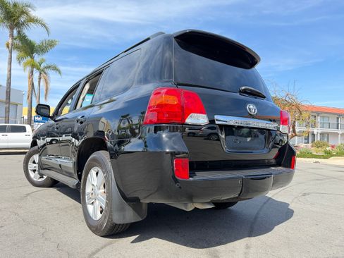 Used 2013 Toyota Land Cruiser image 3