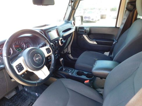 Used 2016 Jeep Wrangler 4WD Unlimited Sport image 9