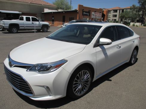 Used 2017 Toyota Avalon Limited FWD image 4