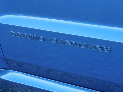 Used 2020 Jeep Grand Cherokee Limited X image 12