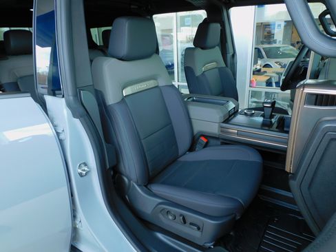 Used 2025 GMC Hummer EV 3X image 28