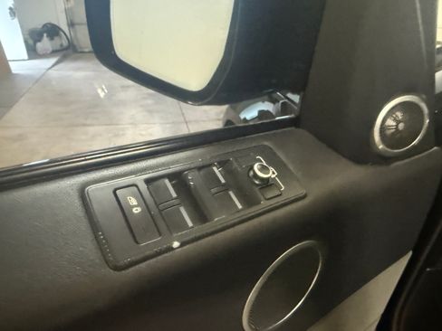 Used 2016 Land Rover Range Rover Sport HSE image 13