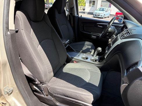 Used 2012 Chevrolet Traverse LT image 21