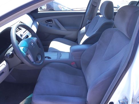 Used 2011 Toyota Camry LE image 7