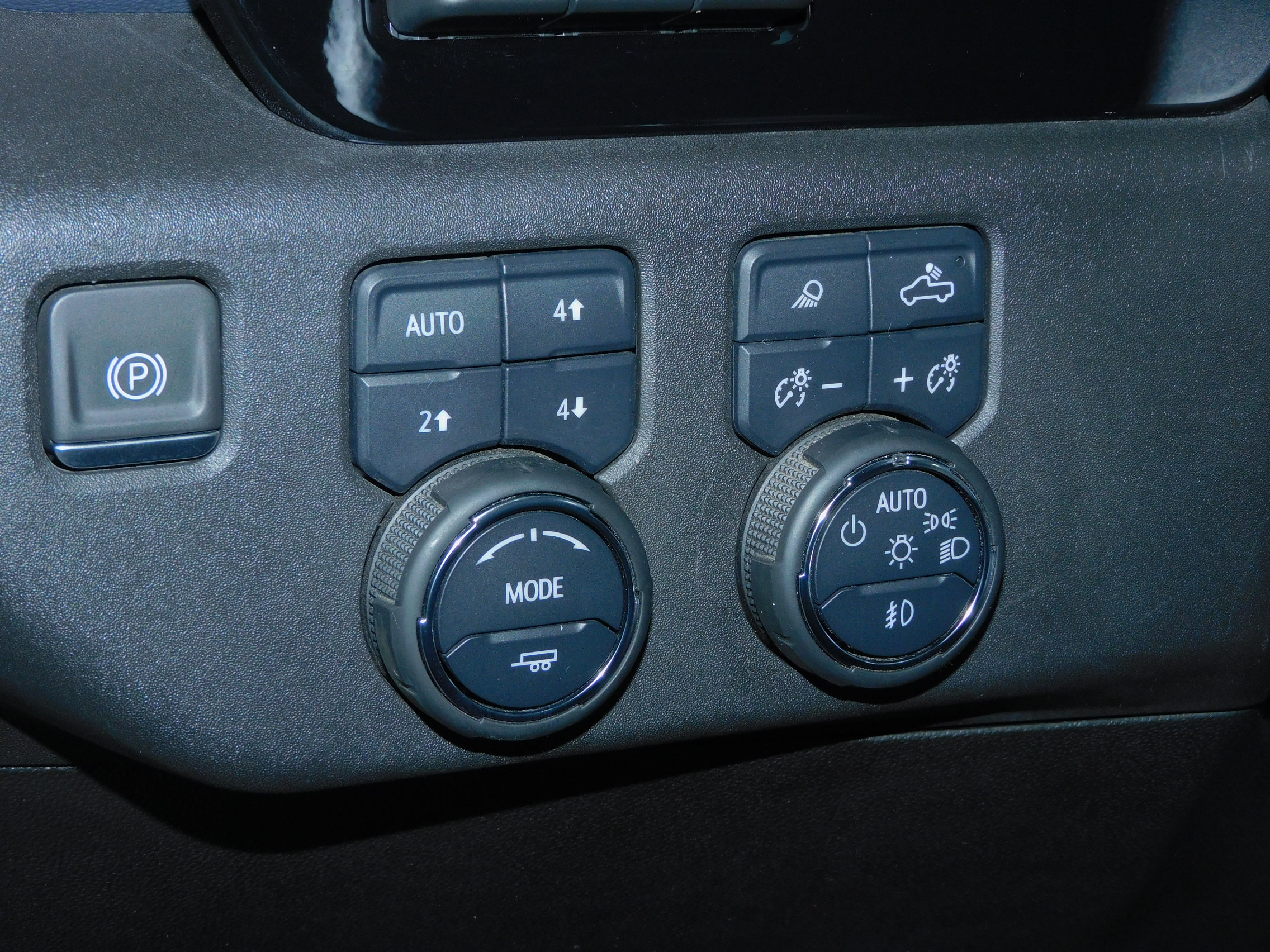 Used 2024 Chevrolet Silverado 3500 4x4 Crew Cab High Country image 35