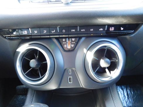 Used 2020 Chevrolet Blazer LT image 19