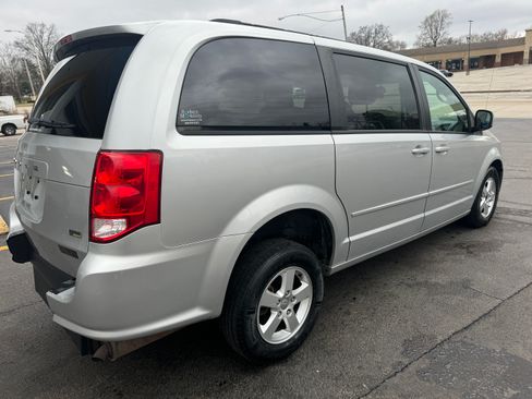 Used 2012 Dodge Grand Caravan SXT image 4