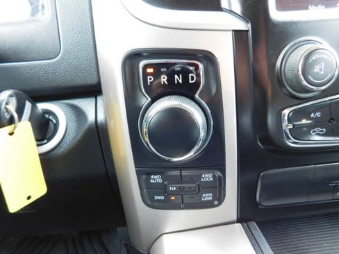 Used 2018 RAM 1500 4x4 Crew Cab Big Horn image 15