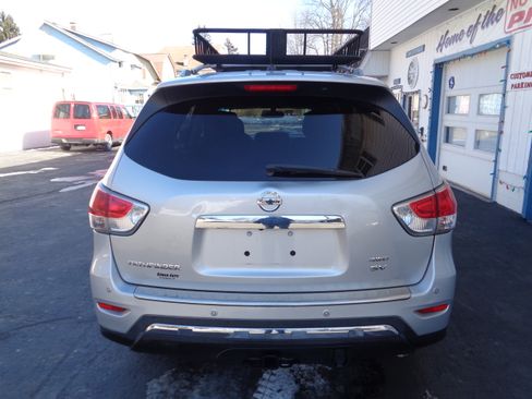 Used 2015 Nissan Pathfinder SV image 9
