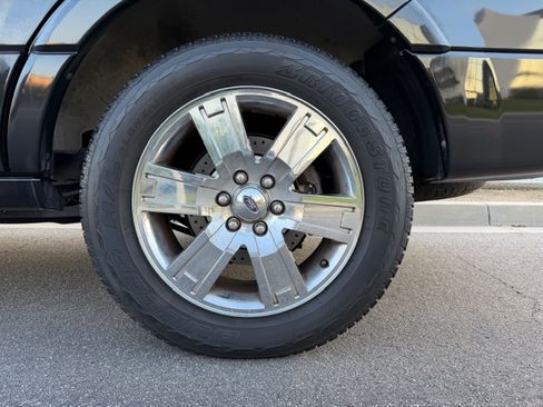 Used 2010 Ford Expedition Limited image 19