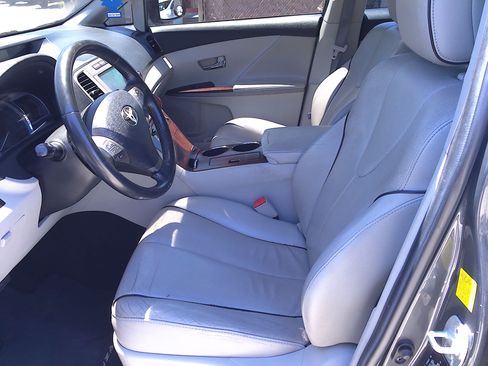 Used 2010 Toyota Venza AWD image 7