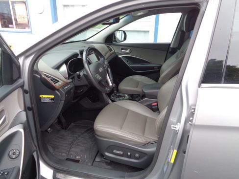 Used 2018 Hyundai Santa Fe AWD SE image 4