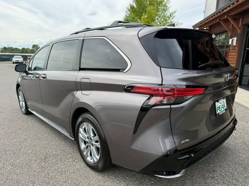 Used 2021 Toyota Sienna XSE AWD w/ Plus Package image 3