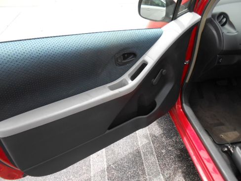 Used 2008 Toyota Yaris 2-Door Hatchback FWD image 9