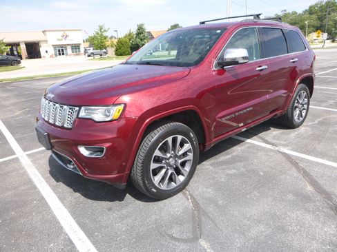 Used 2018 Jeep Grand Cherokee 4WD Overland image 2