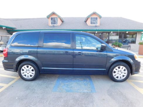 Used 2014 Dodge Grand Caravan SE image 10