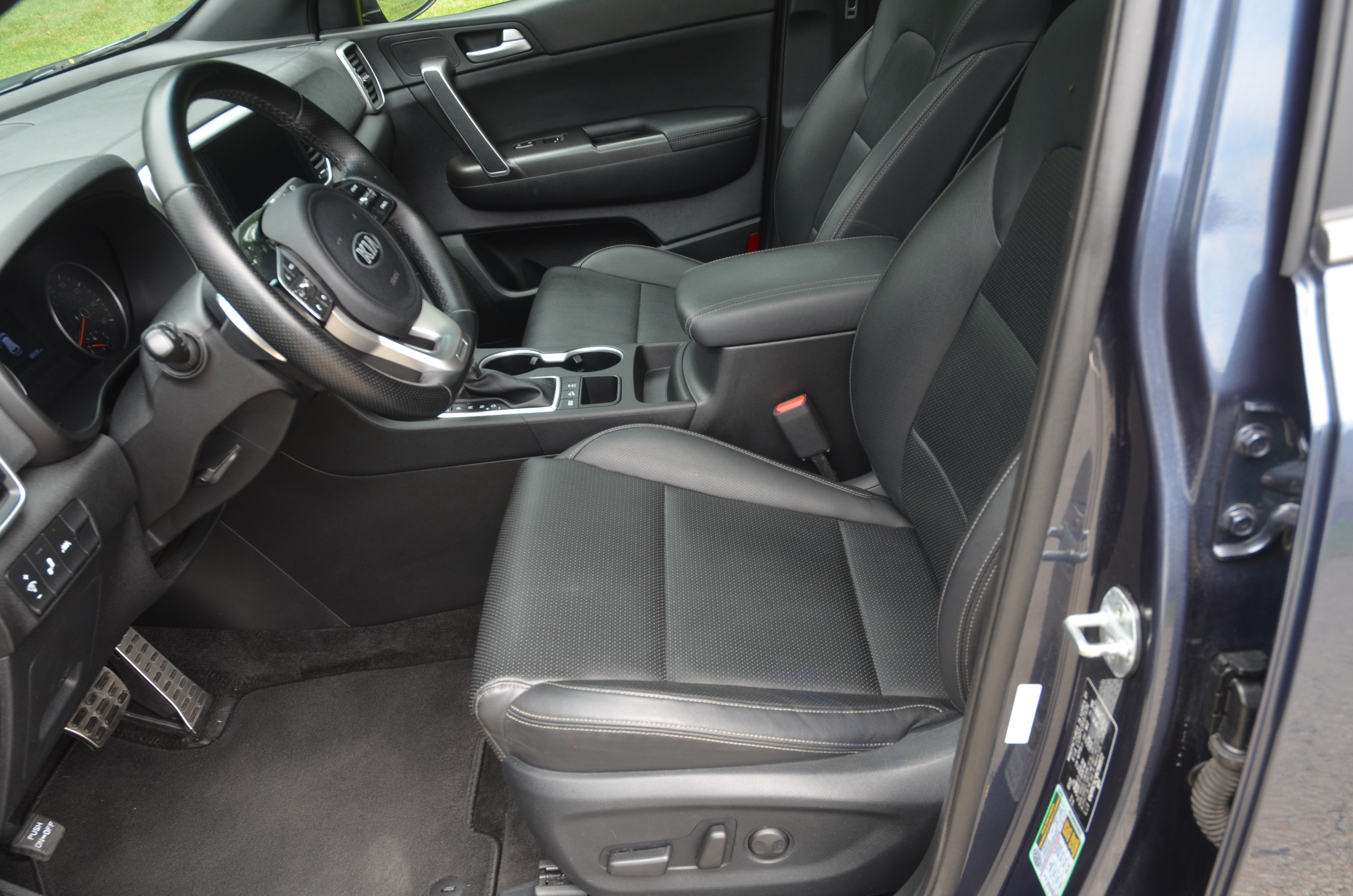Used 2022 Kia Sportage AWD Nightfall Edition image 8