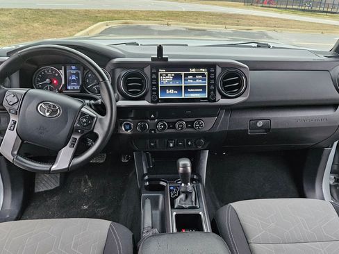 Used 2020 Toyota Tacoma image 13