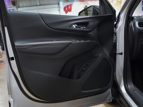 Used 2018 Chevrolet Equinox Premier image 30