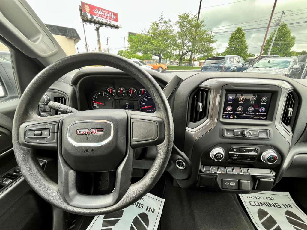 Used 2024 GMC Sierra 1500 4x4 Crew Cab Pro image 4