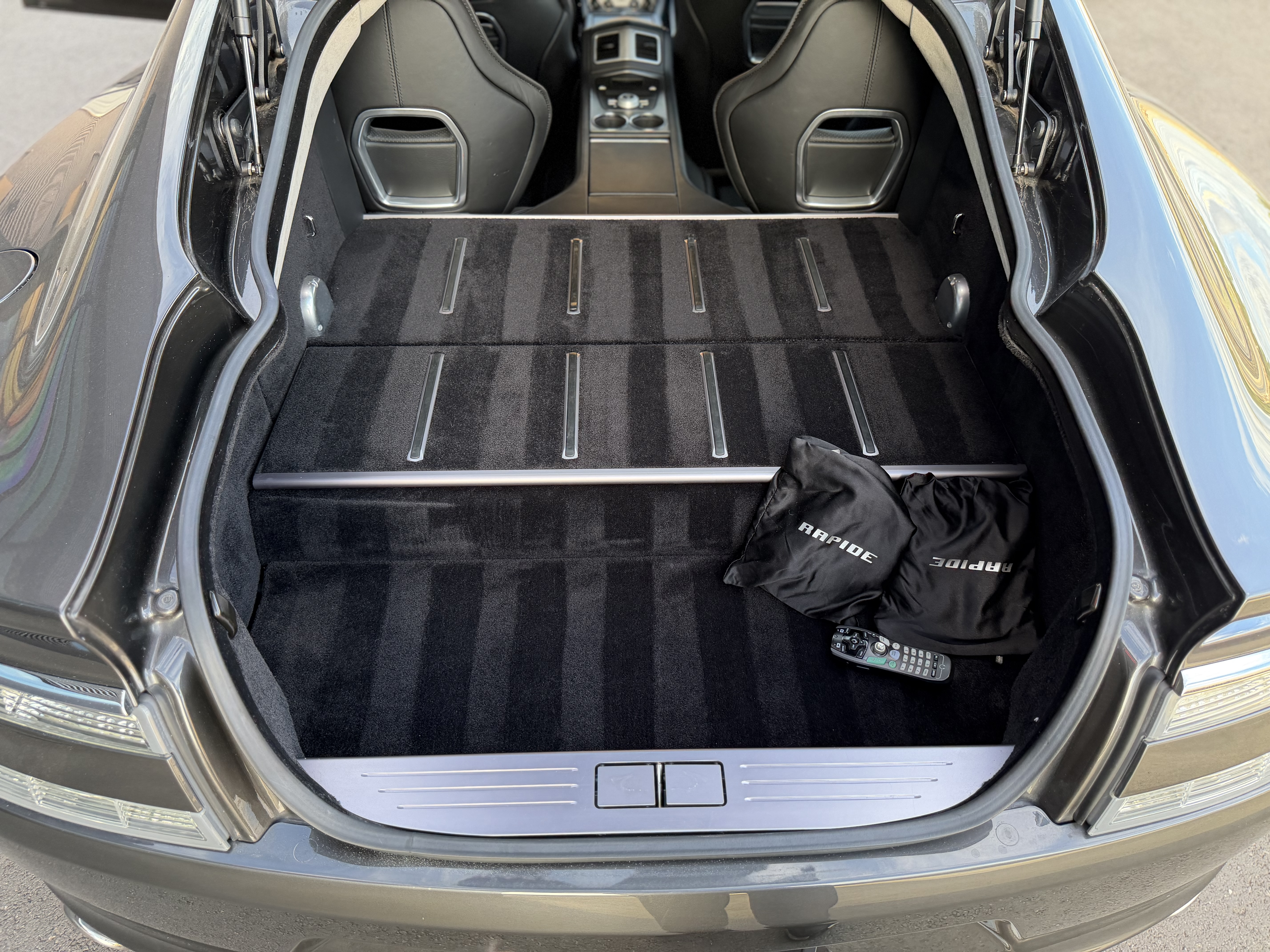 Used 2011 Aston Martin Rapide RWD image 11