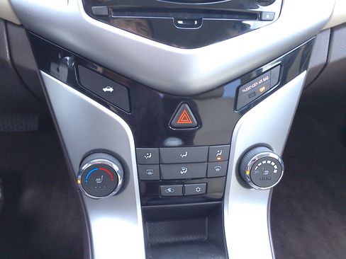 Used 2015 Chevrolet Cruze LT image 16