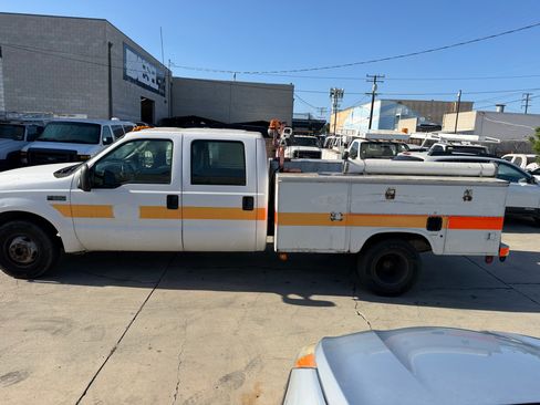 Used 2002 Ford F350 2WD Crew Cab DRW Super Duty image 4