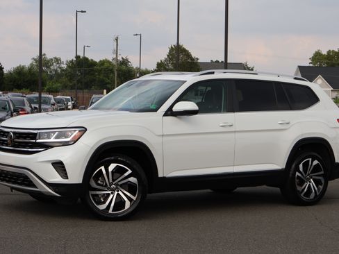 Used 2023 Volkswagen Atlas SEL image 2