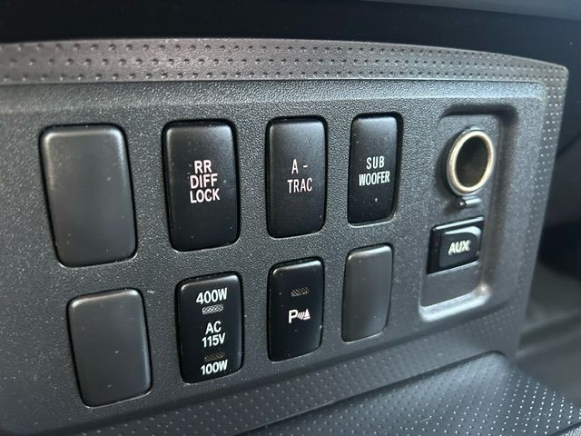 Used 2007 Toyota FJ Cruiser AWD/4WD image 17