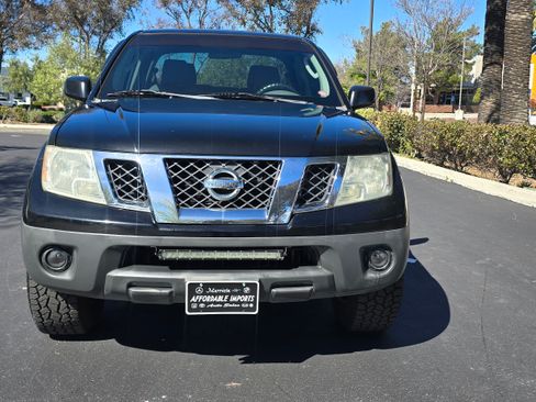 Used 2011 Nissan Frontier SE image 15
