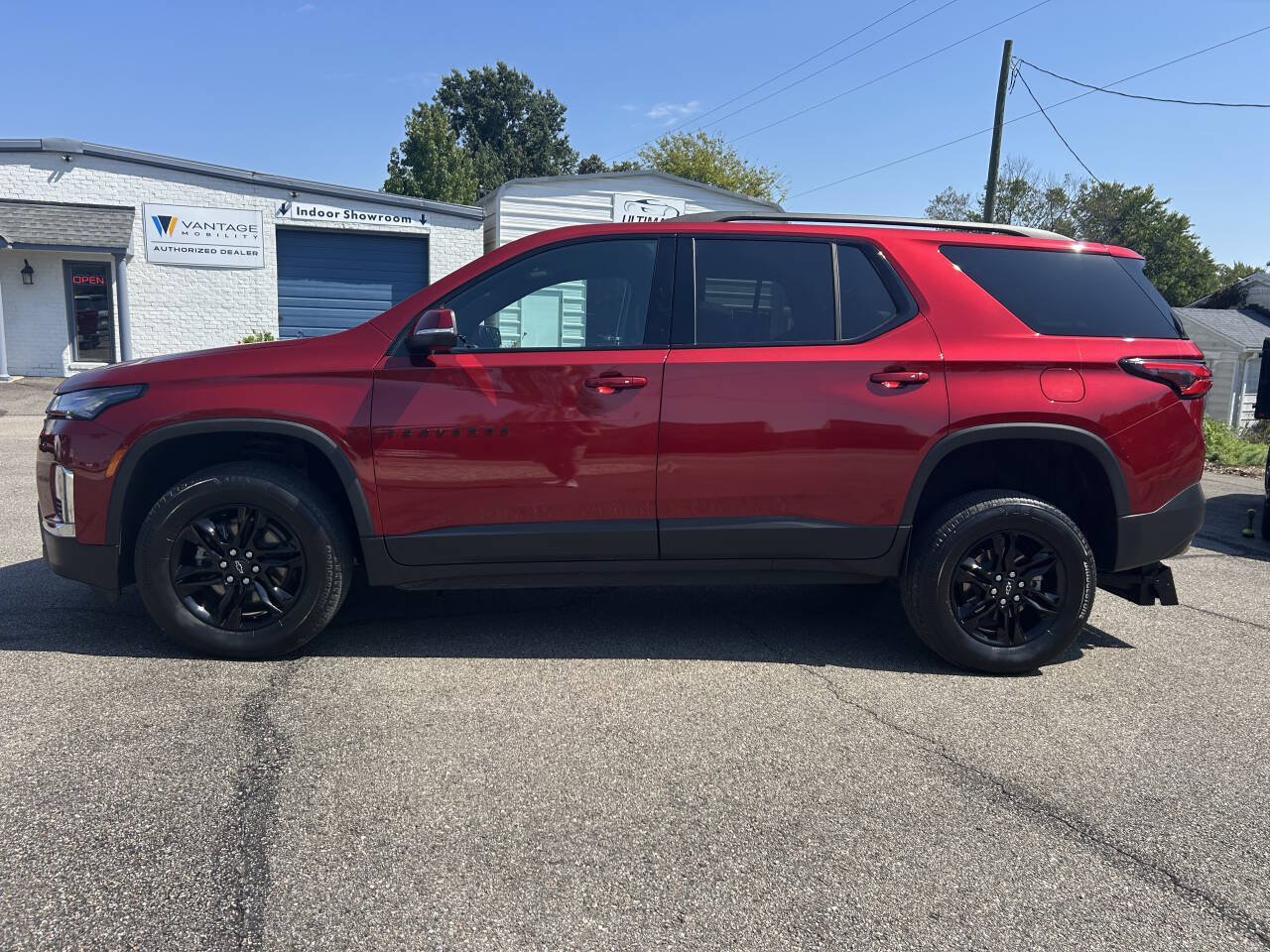 Used 2023 Chevrolet Traverse LT w/ Midnight/Sport Edition FWD image 14