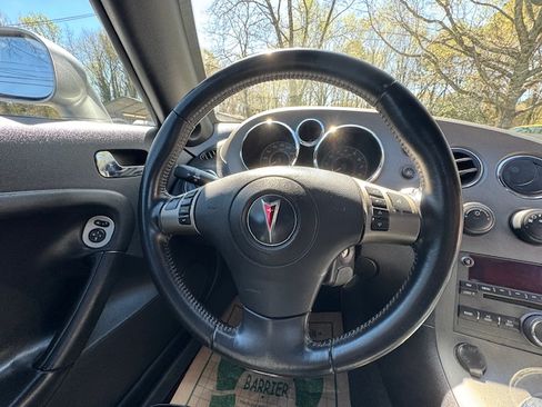 Used 2008 Pontiac Solstice GXP image 18