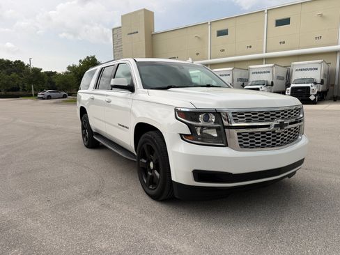 Used 2015 Chevrolet Suburban LS RWD image 42