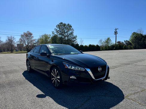 Used 2019 Nissan Altima 2.5 SR image 2
