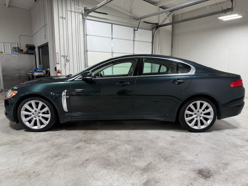 Used 2010 Jaguar XF Premium RWD image 9