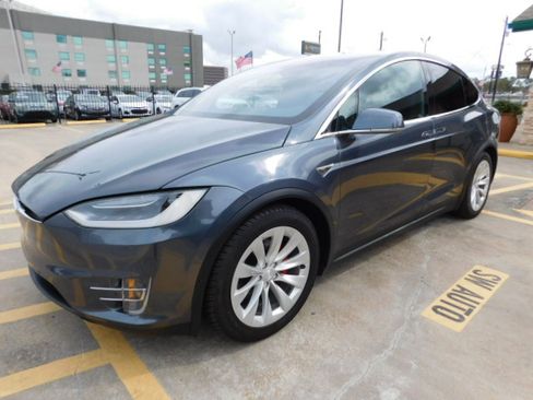 Used 2016 Tesla Model X P90D image 4
