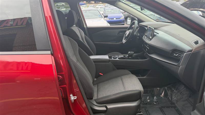 Used 2021 Nissan Rogue AWD image 6