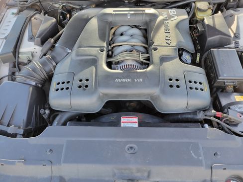 Used 1995 Lincoln Mark VIII image 11