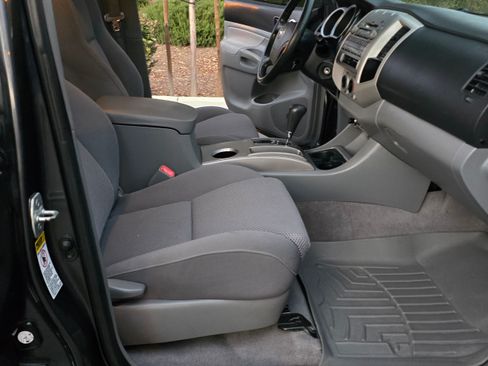 Used 2010 Toyota Tacoma TRD Off-Road image 22