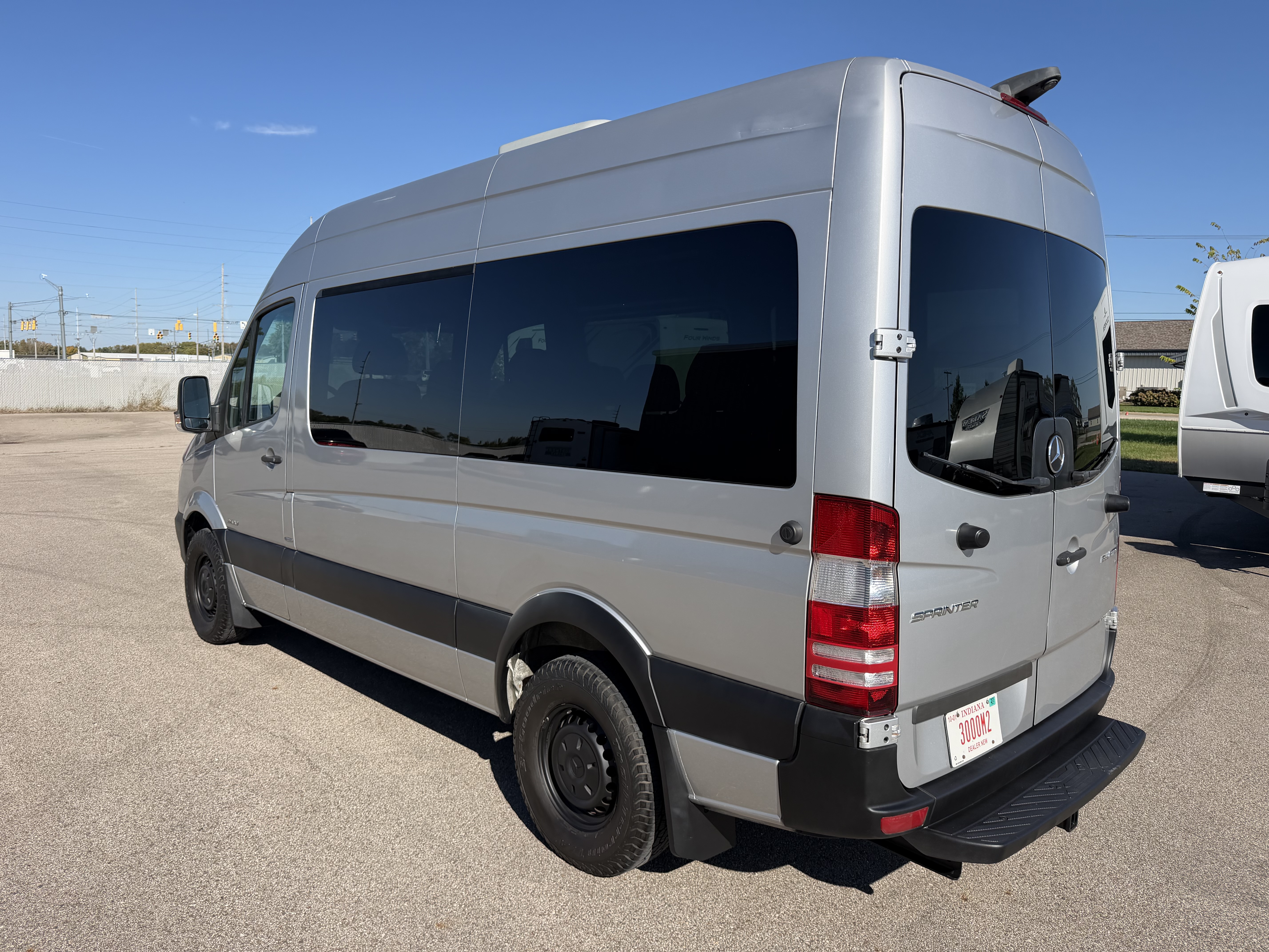 Used 2014 Mercedes-Benz Sprinter 2500 144 Passenger image 4