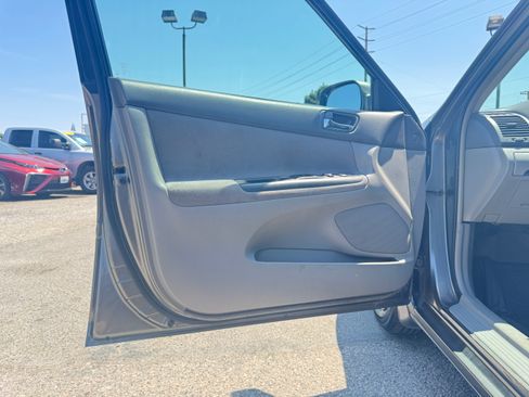 Used 2005 Toyota Camry LE FWD image 25